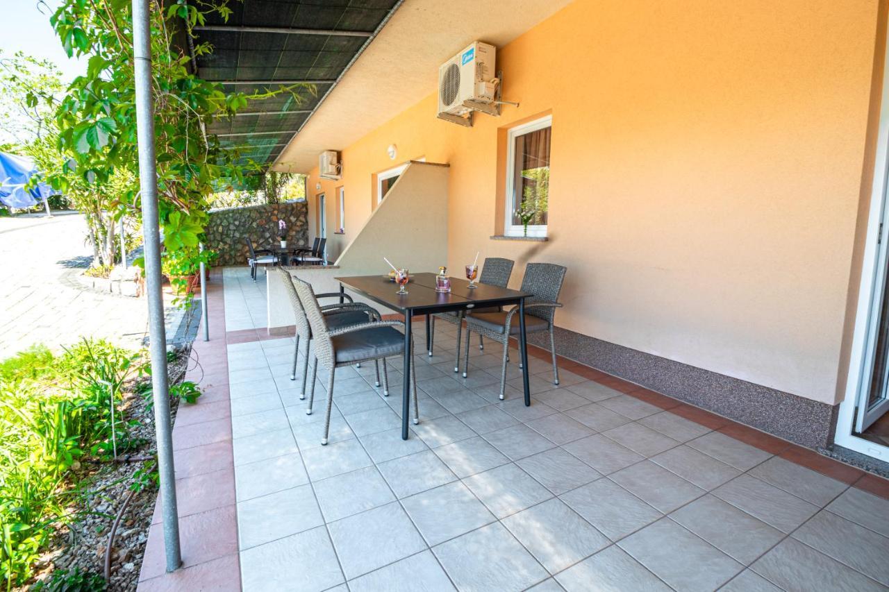Kornić Apartments Sandra מראה חיצוני תמונה