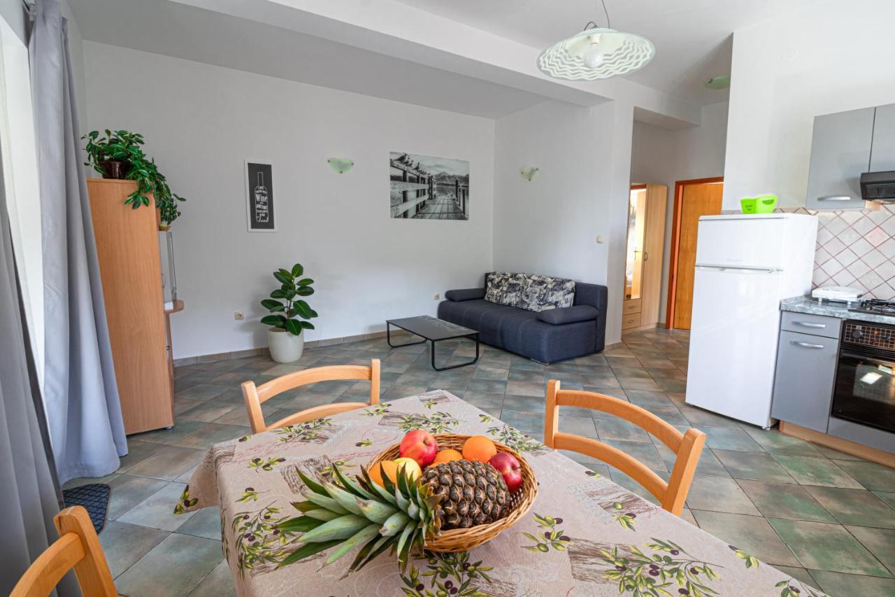 Kornić Apartments Sandra מראה חיצוני תמונה