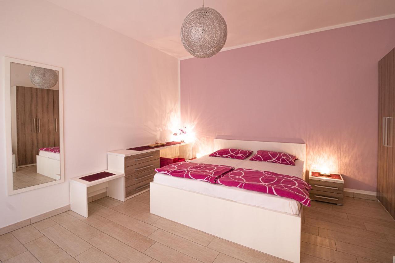 Kornić Apartments Sandra מראה חיצוני תמונה