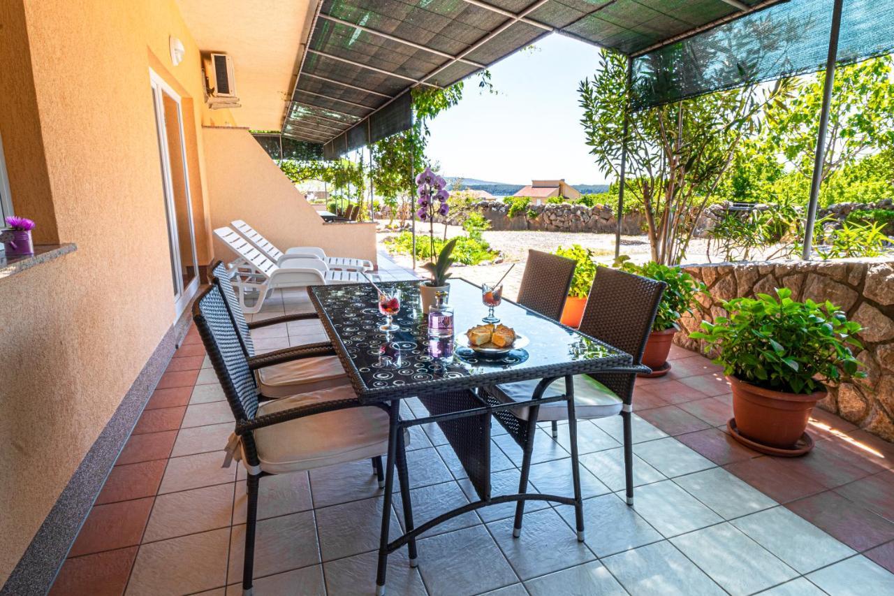 Kornić Apartments Sandra מראה חיצוני תמונה